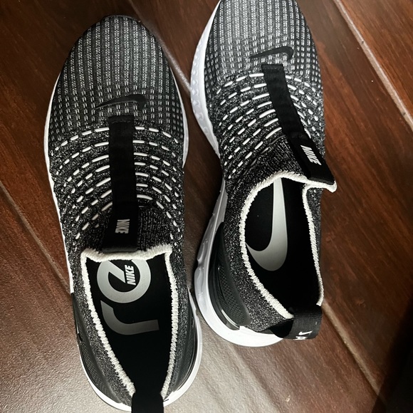 Nike women size 6 - Picture 2 of 5